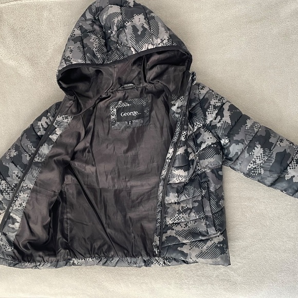 Kids' Puffer Jacket - Picture 2 of 5